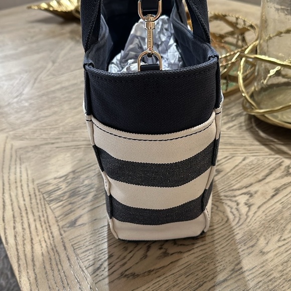 SUMMER IS HERE!🏖️ New Kate Spade Tote ♠️ - Picture 7 of 10